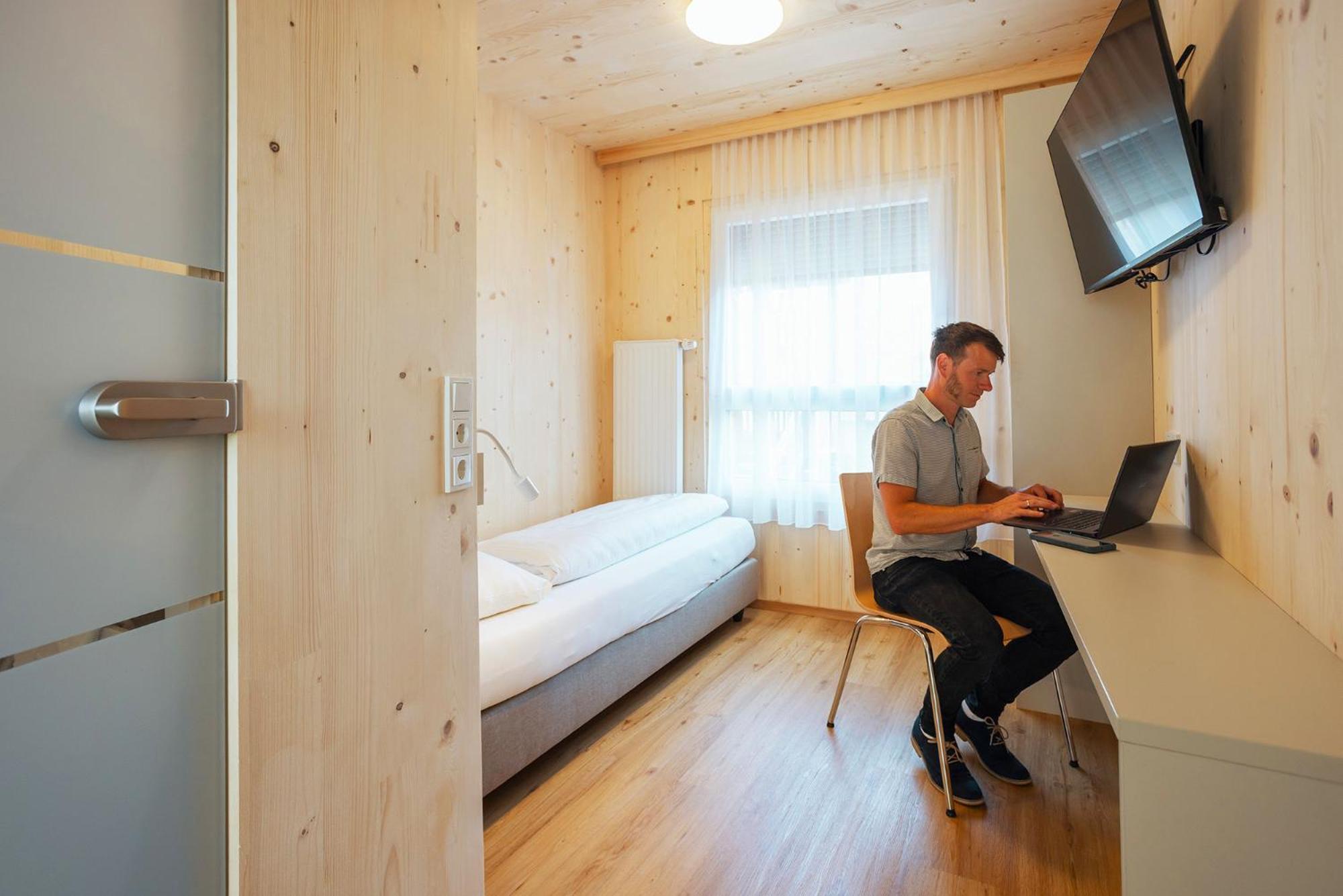 Gaestehaus Aquilin ซังคท์เพิลเทน ภายนอก รูปภาพ