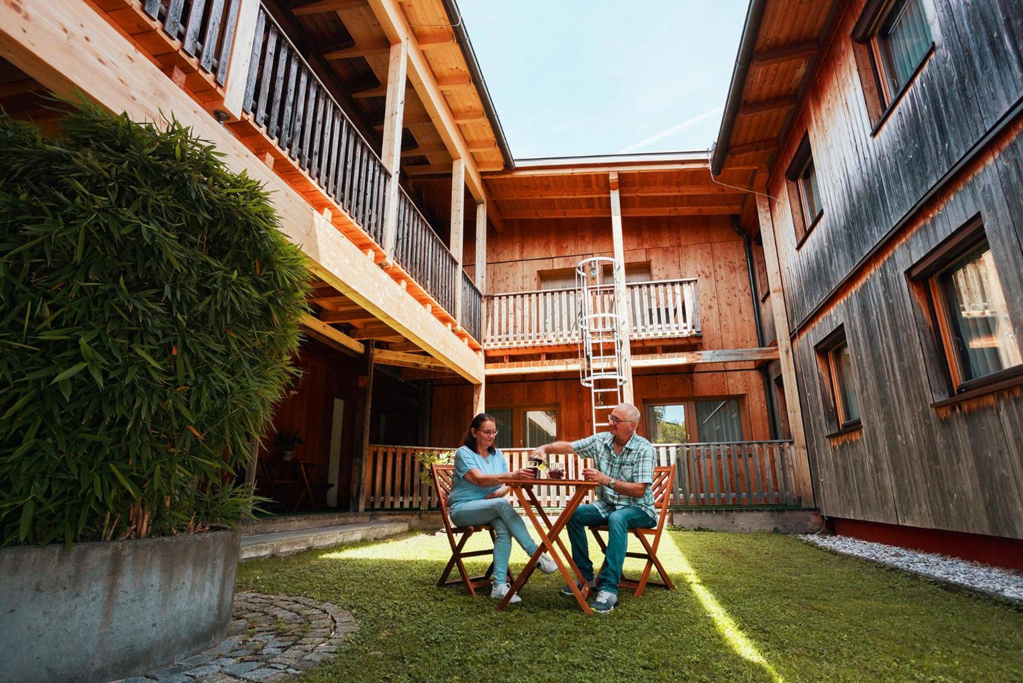 Gaestehaus Aquilin ซังคท์เพิลเทน ภายนอก รูปภาพ